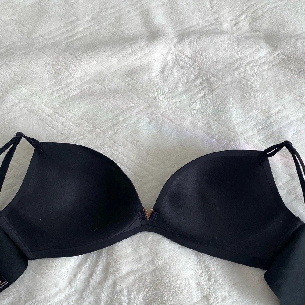 Victorias Secret. Black padded no wire bra - Picture 2 of 6